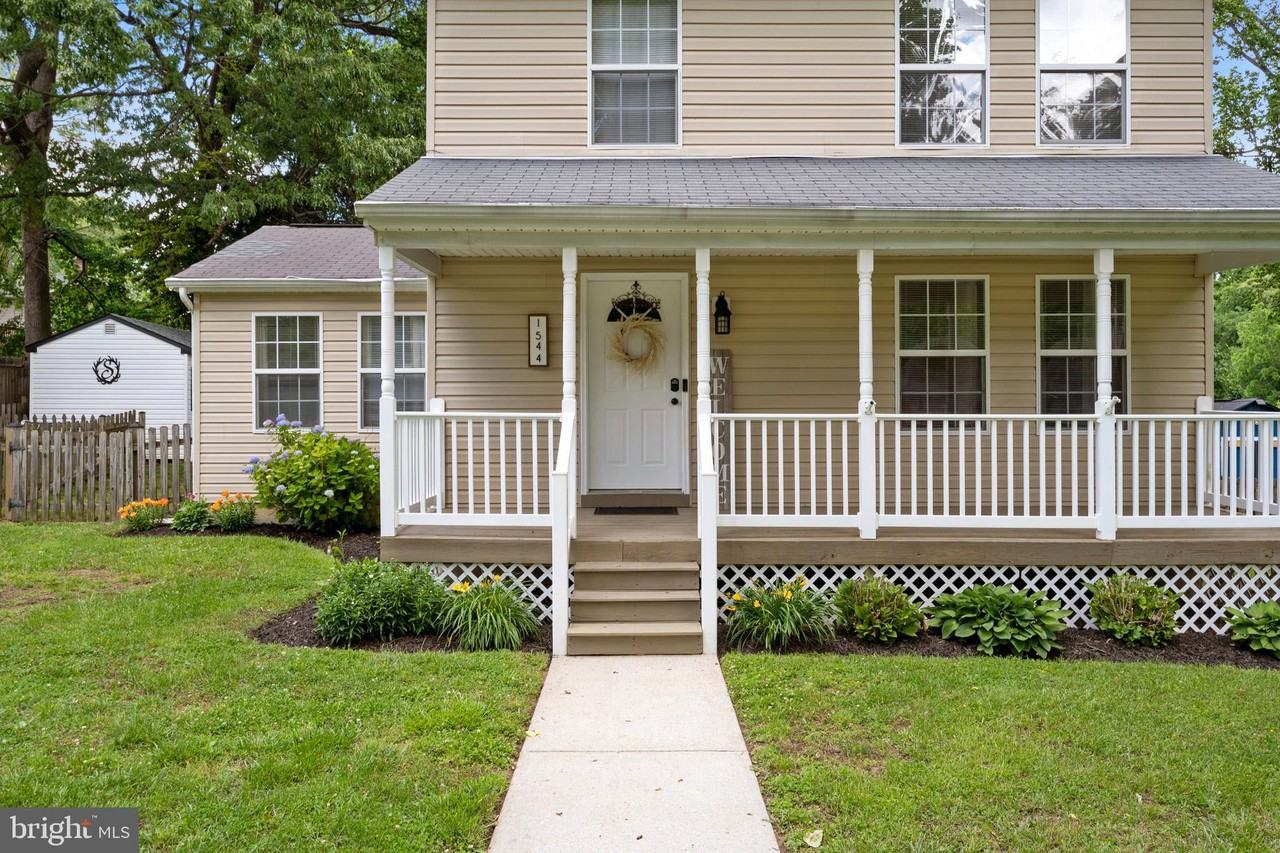 1544 Avenue C - Photo 3 of 50