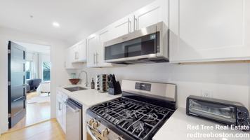 featured image of 659 South St #3