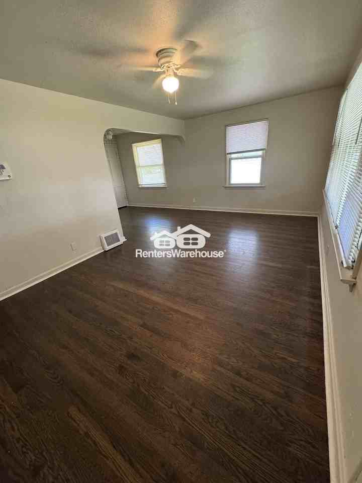 1921 Falcon Dr - Photo 2 of 17