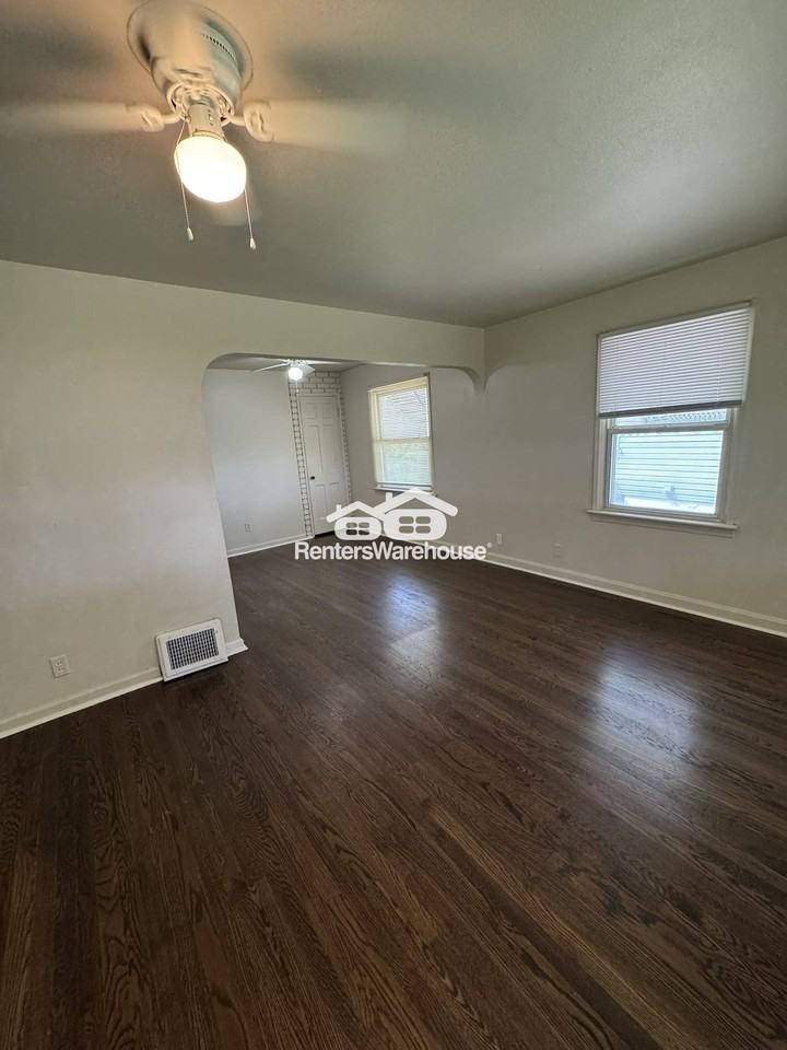 1921 Falcon Dr - Photo 3 of 17