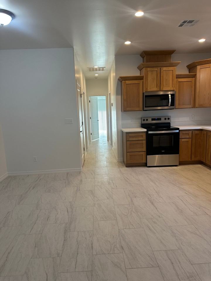 448 S 17th Ave #B - Photo 7 of 25