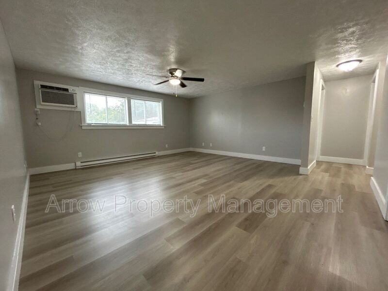 218 Park Ave - Photo 3 of 7