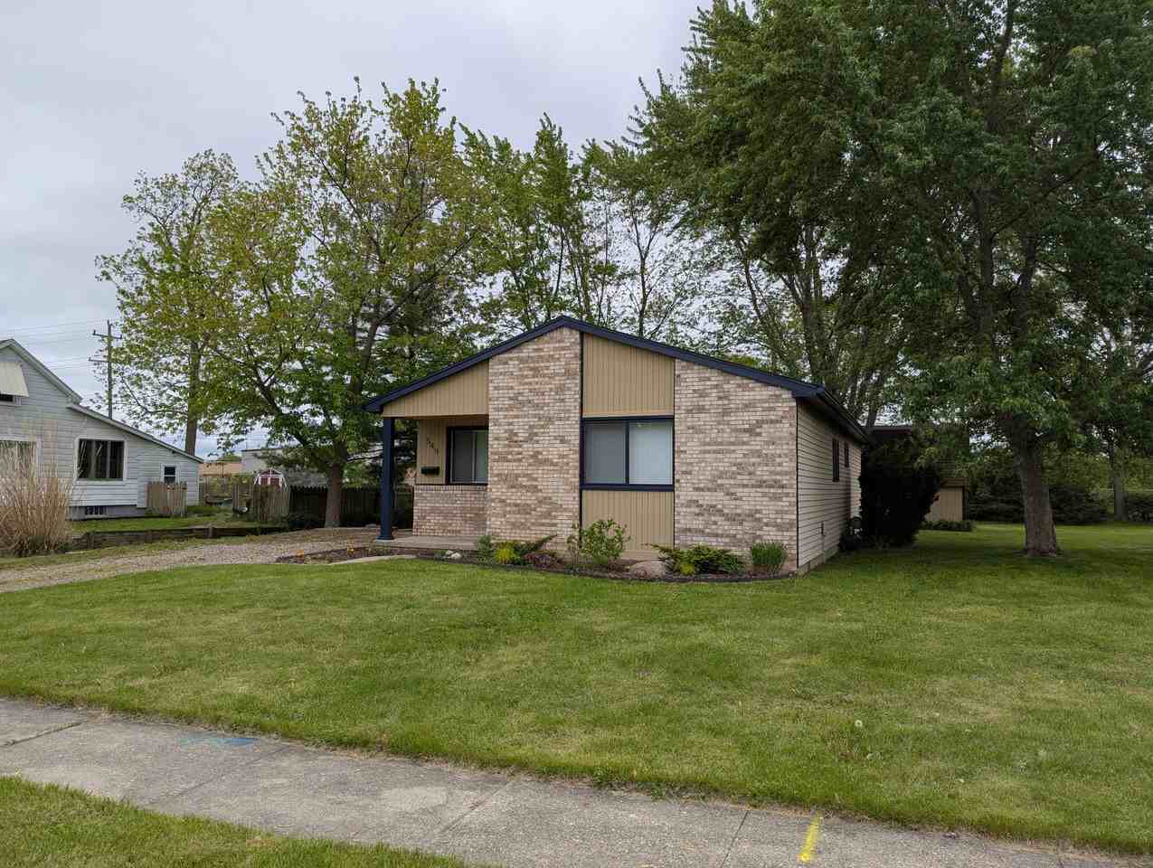 549 S Elm St - Photo 2 of 22