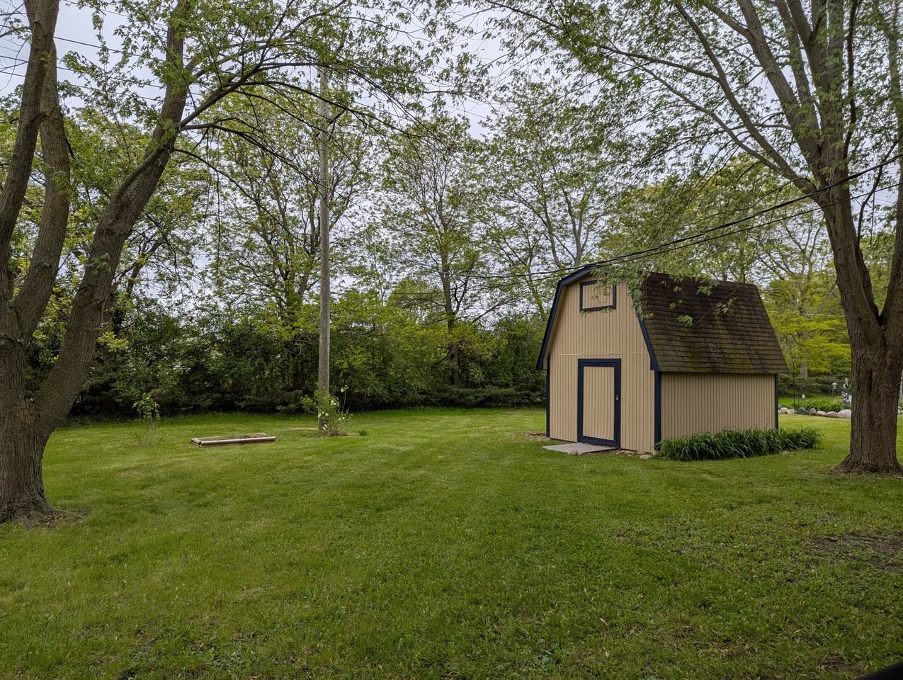 549 S Elm St - Photo 6 of 22