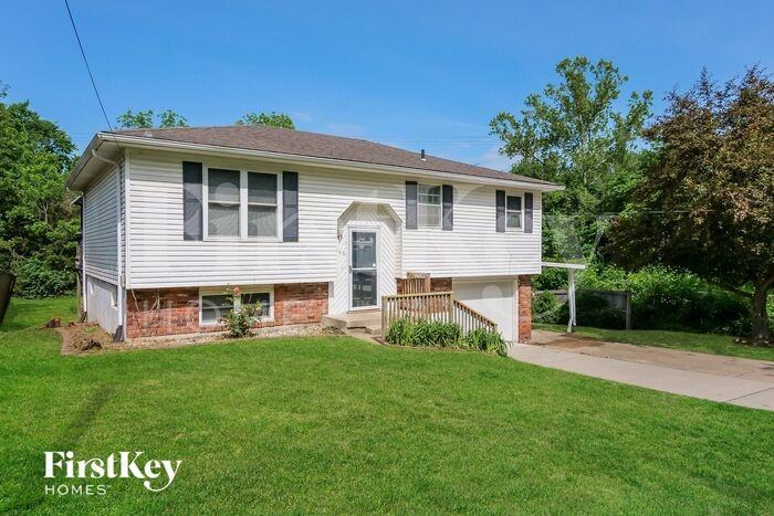 5340 N White Ave - Photo 2 of 16