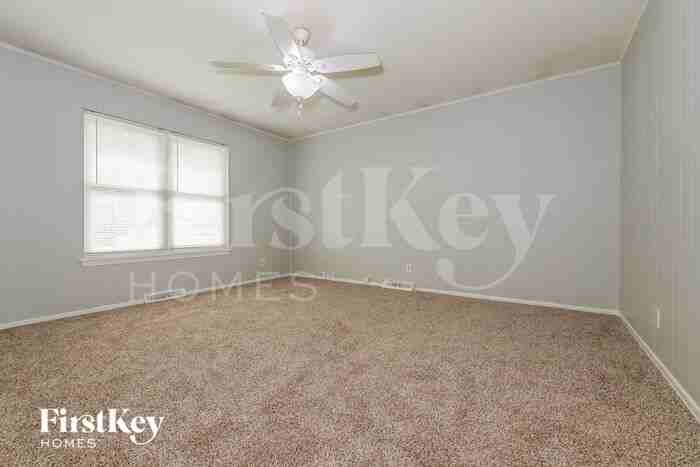 5340 N White Ave - Photo 3 of 16