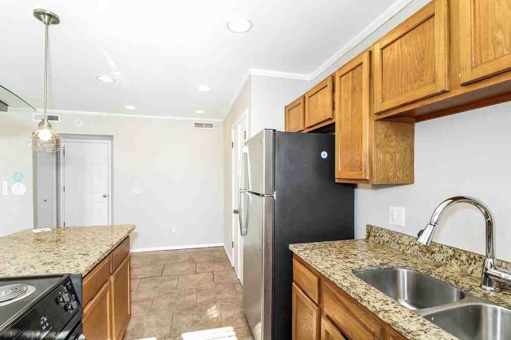 1024 Sw 101st St - Photo 5 of 16