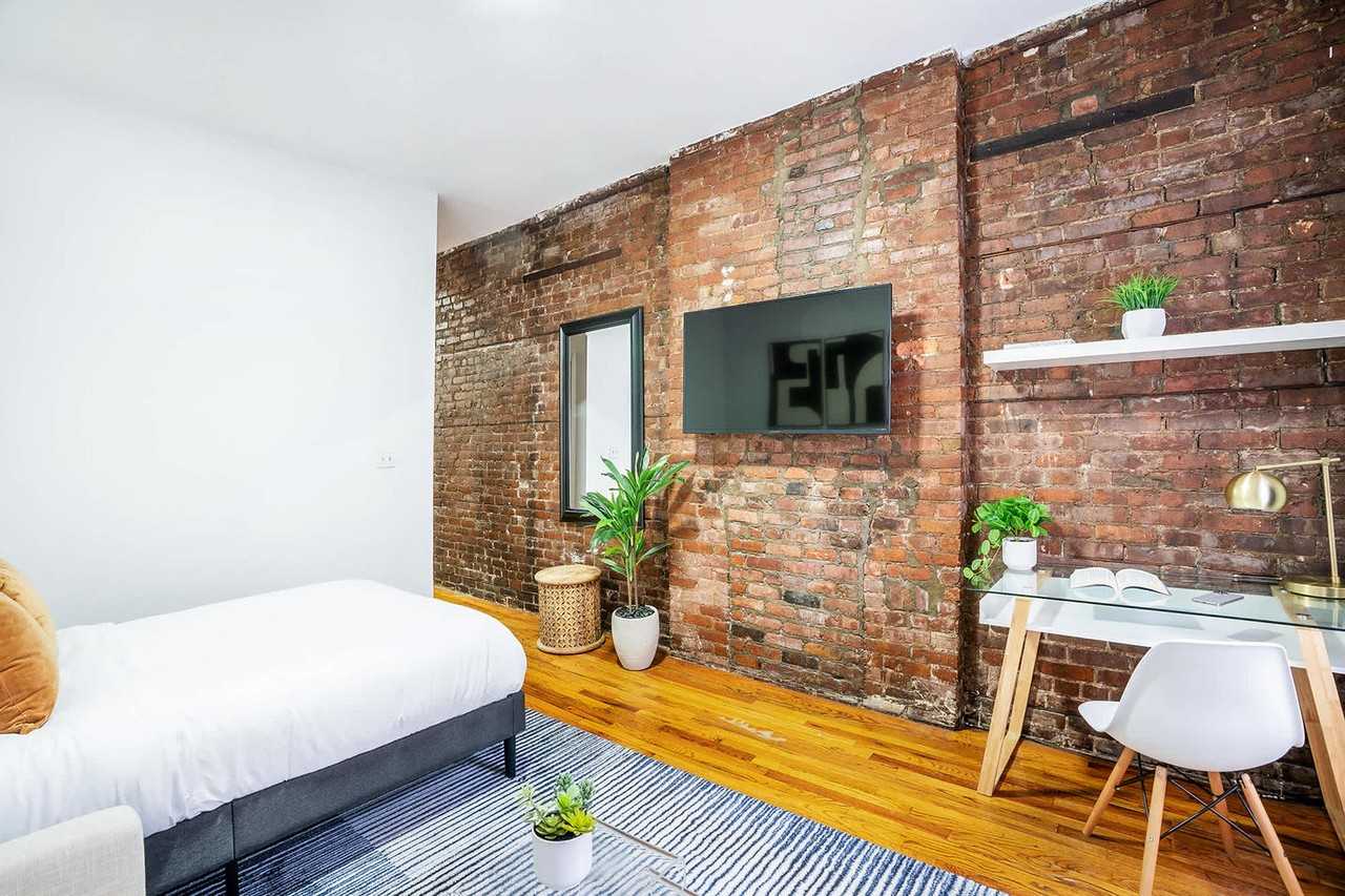 240 East 26th Street - Photo 5 of 27