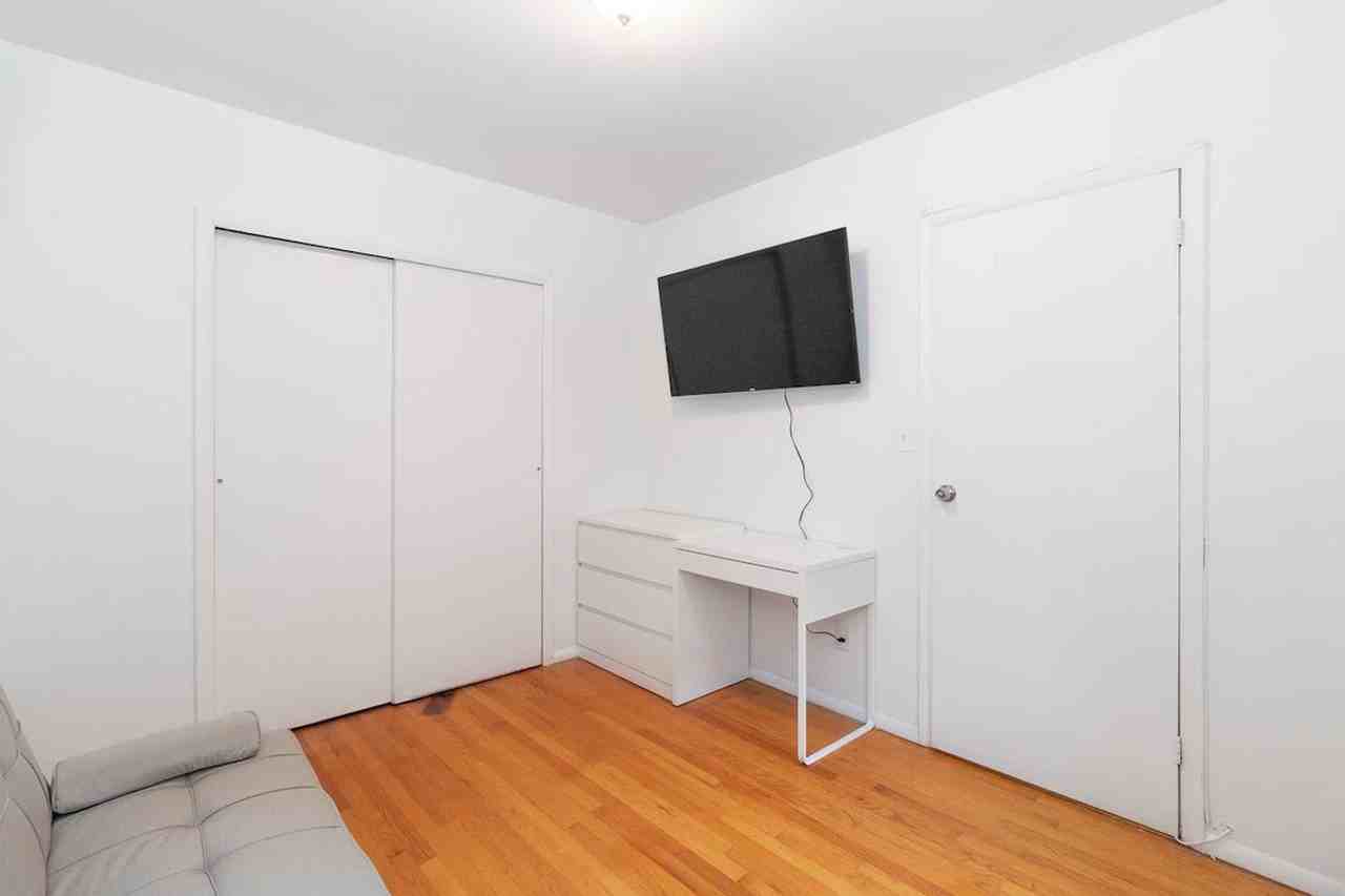 304E E 95th St #1032072P - Photo 5 of 20