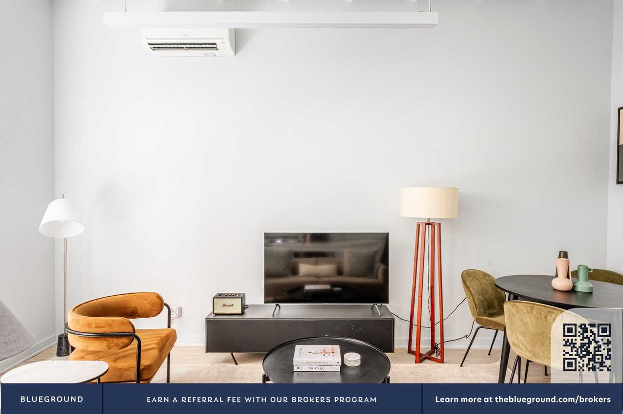 188 North Wells Street - Photo 5 of 18