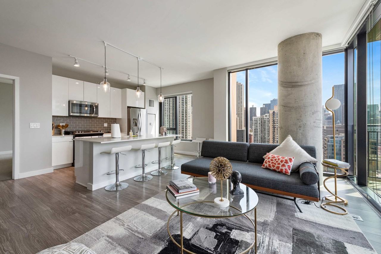 823 North Clark Street - Photo 7 of 48