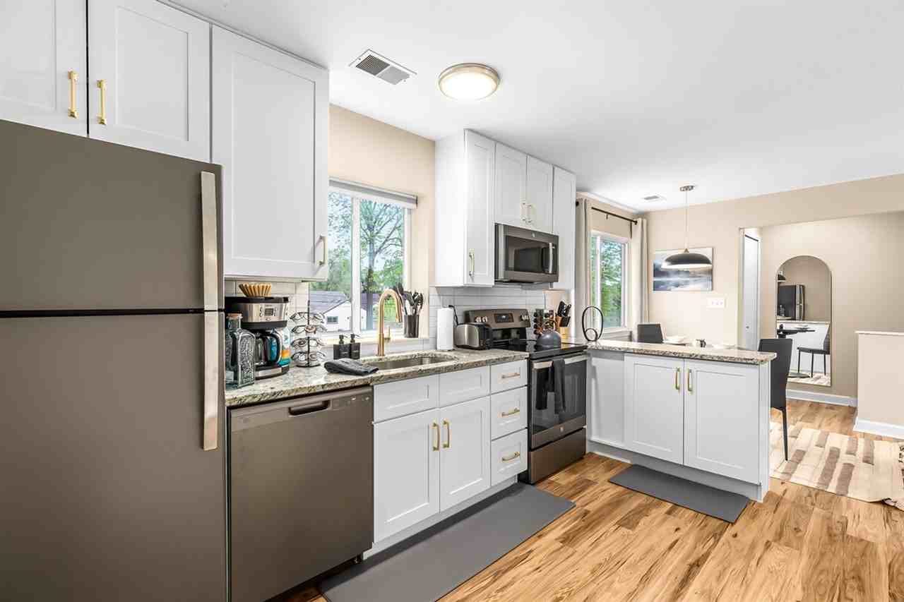 18423 Sharon Lane #1032353P - Photo 3 of 32