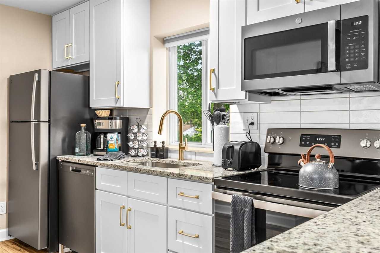 18423 Sharon Ln #1032353P - Photo 6 of 32