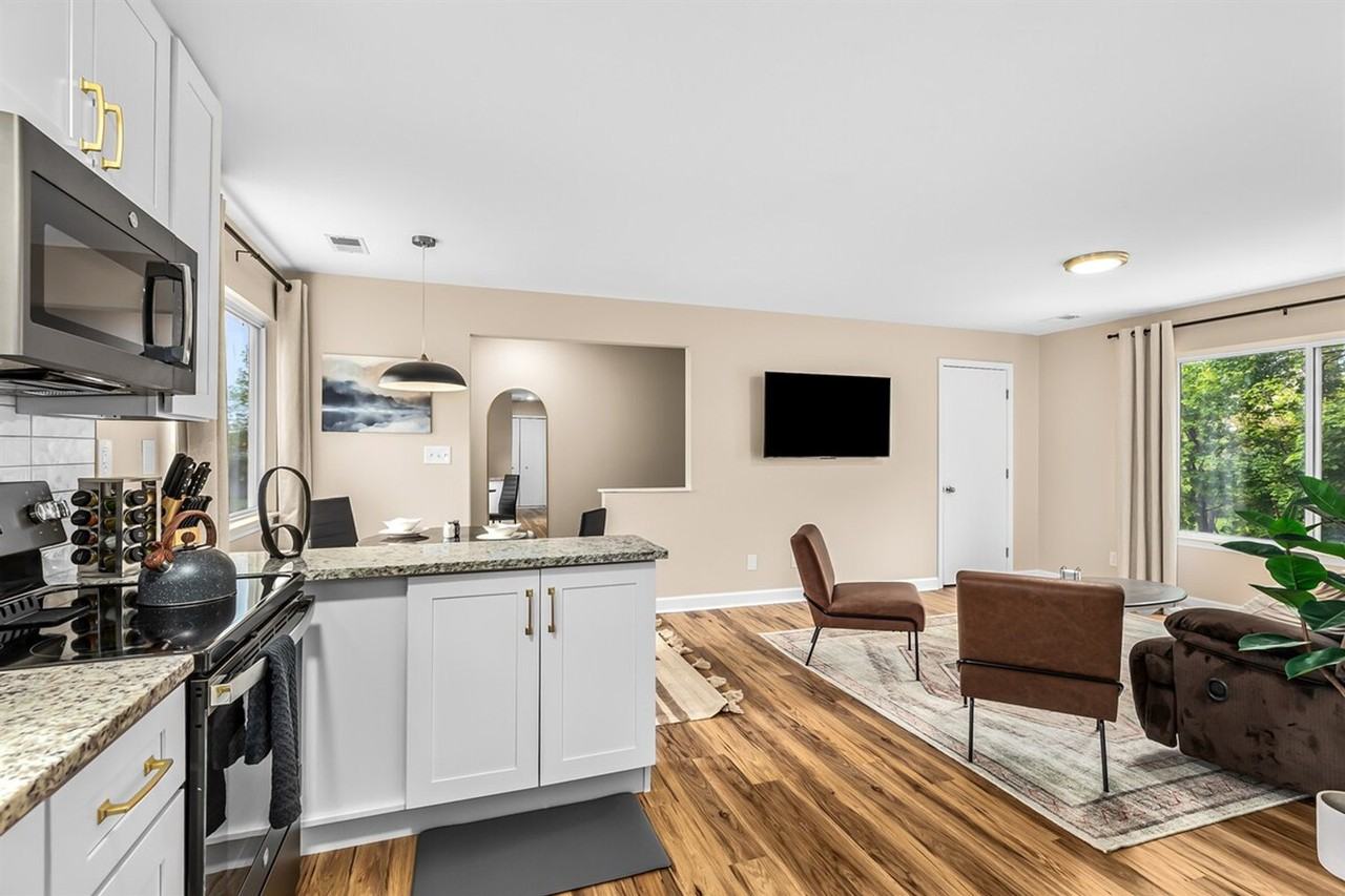 18423 Sharon Ln #1032353P - Photo 5 of 32