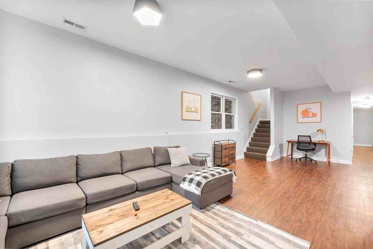 1044 N California Ave #1032509P - Photo 3 of 43