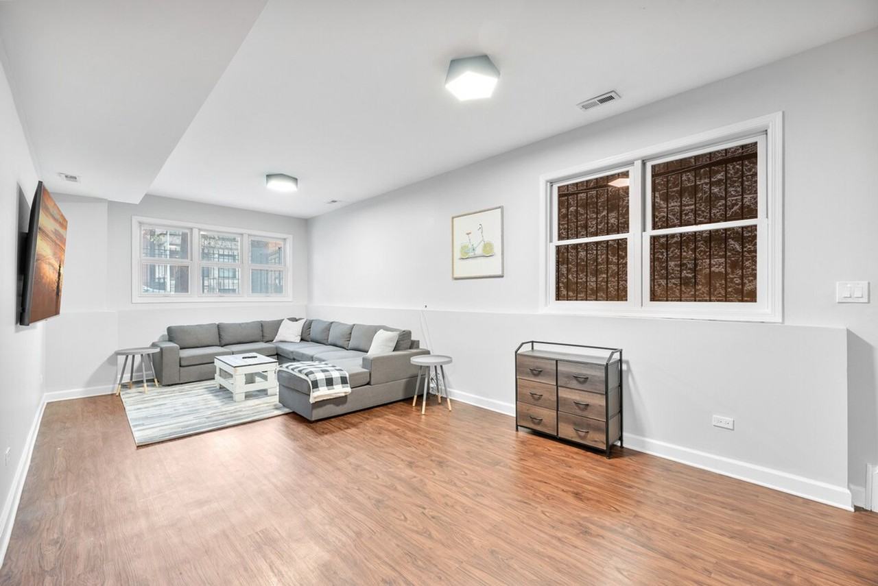 1044 N California Ave #1032509P - Photo 6 of 43