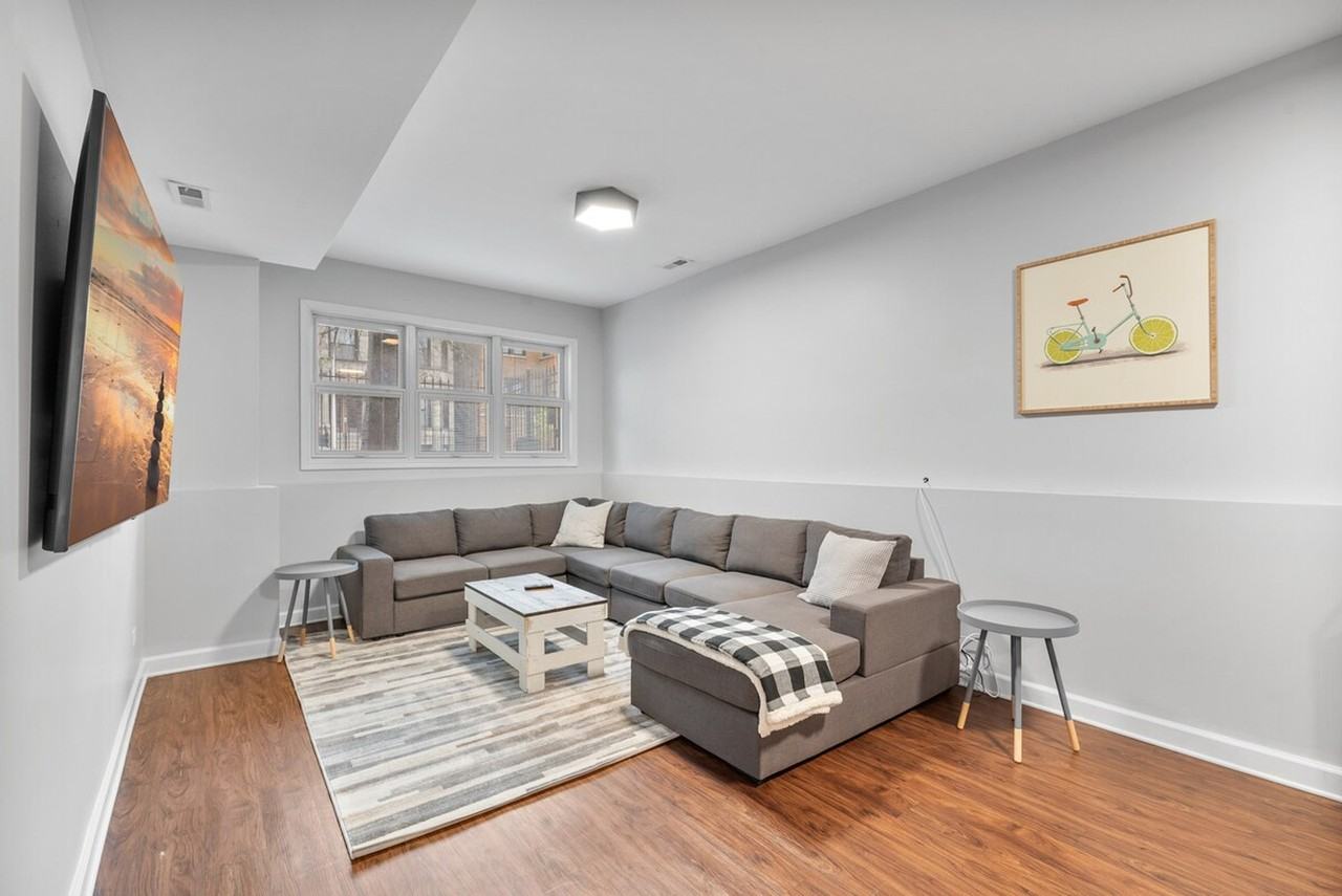 1044 N California Ave #1032509P - Photo 7 of 43