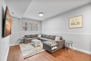 featured image of 1044 N California Ave