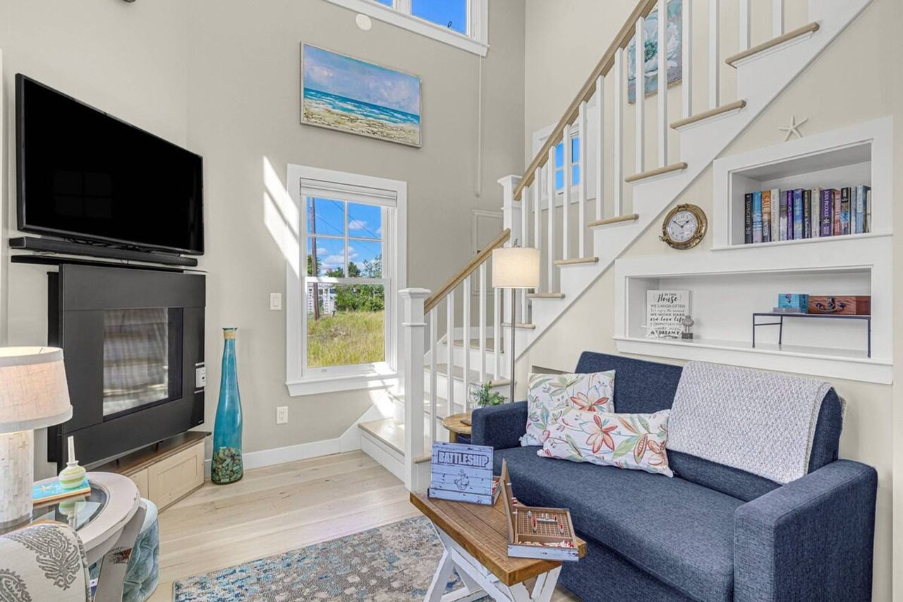 164R Old Point Rd #1045452P - Photo 2 of 40