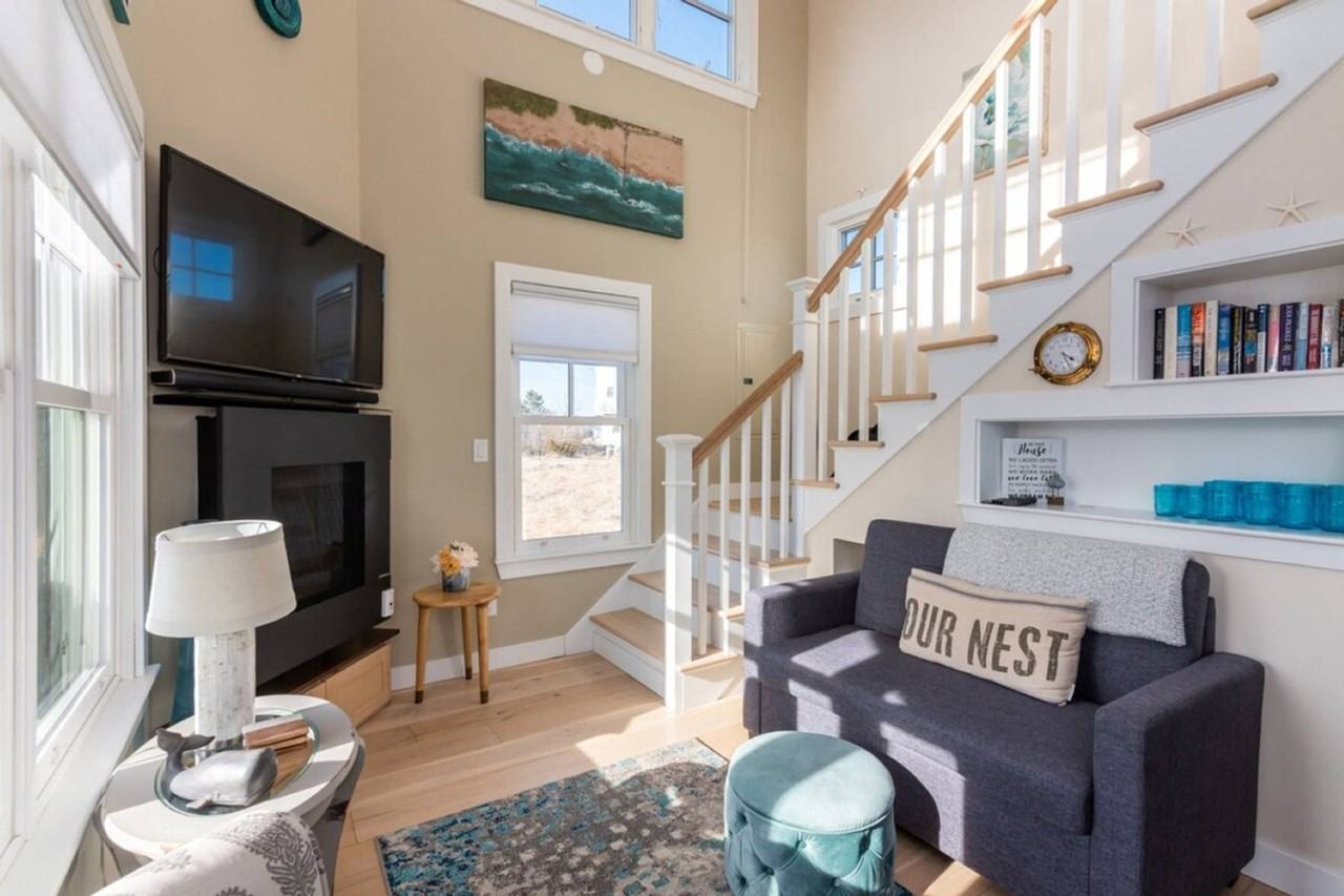 164R Old Point Rd #1045452P - Photo 3 of 40