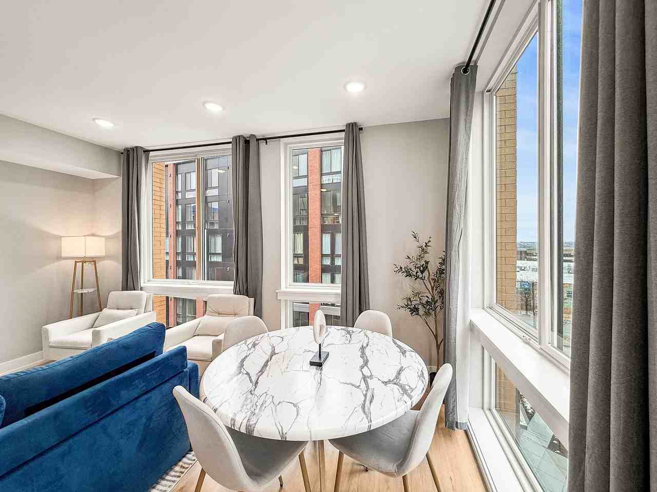 626 N Columbus Blvd #1055932P - Photo 2 of 11