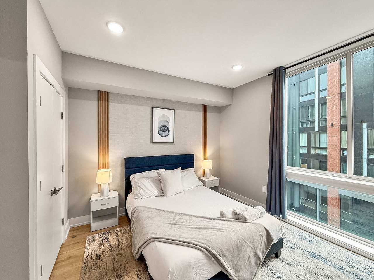 626 N Columbus Blvd #1055932P - Photo 3 of 11