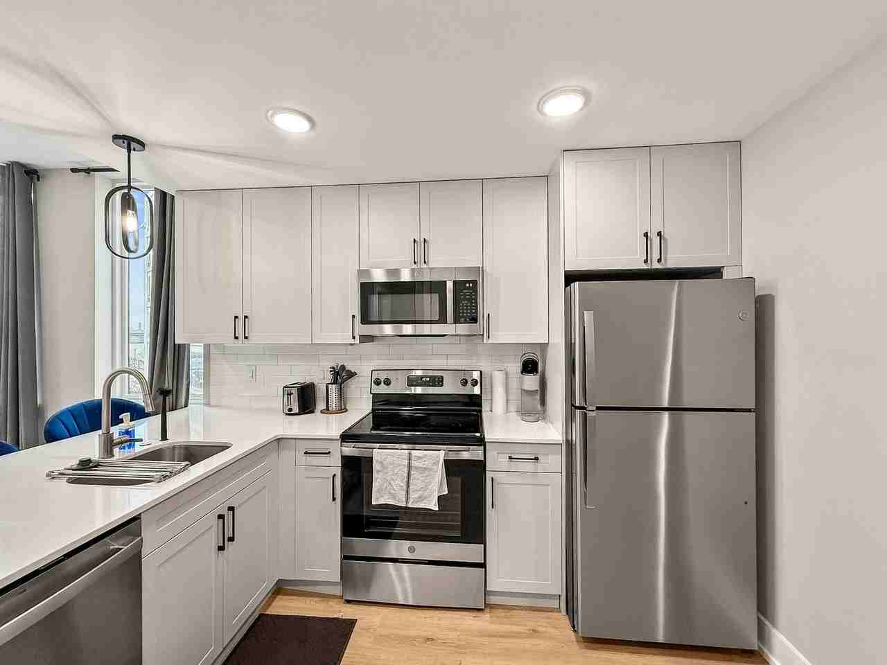 626 N Columbus Blvd #1055932P - Photo 7 of 11