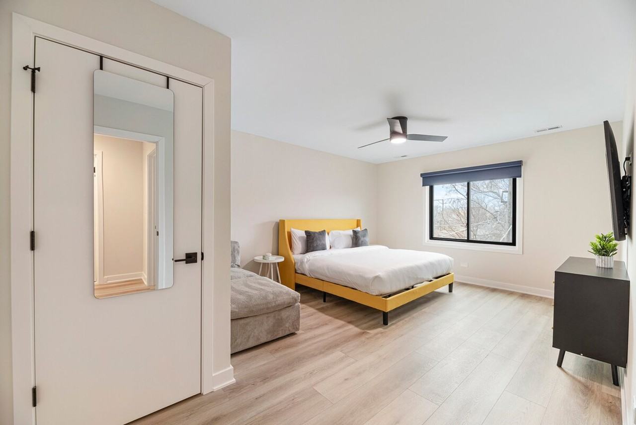 7200 N Western Ave #1060169P - Photo 2 of 44