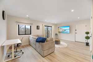 featured image of 7200 N Western Ave