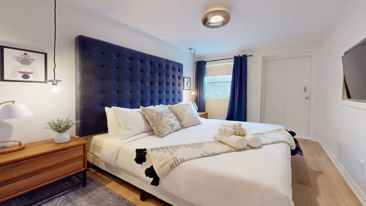 1008A Queen St E #1227122P - Photo 5 of 22