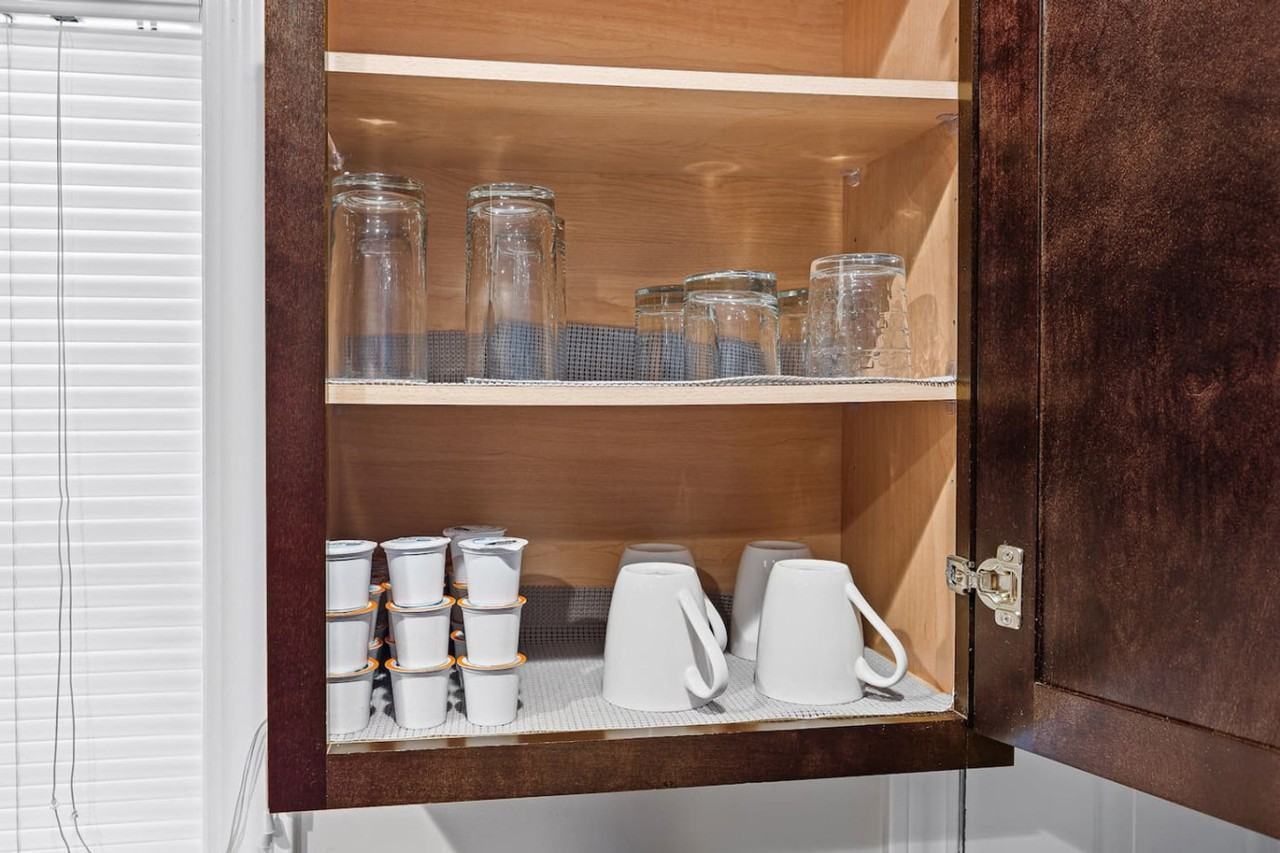 701 E Kirby St #1228637P - Photo 6 of 27