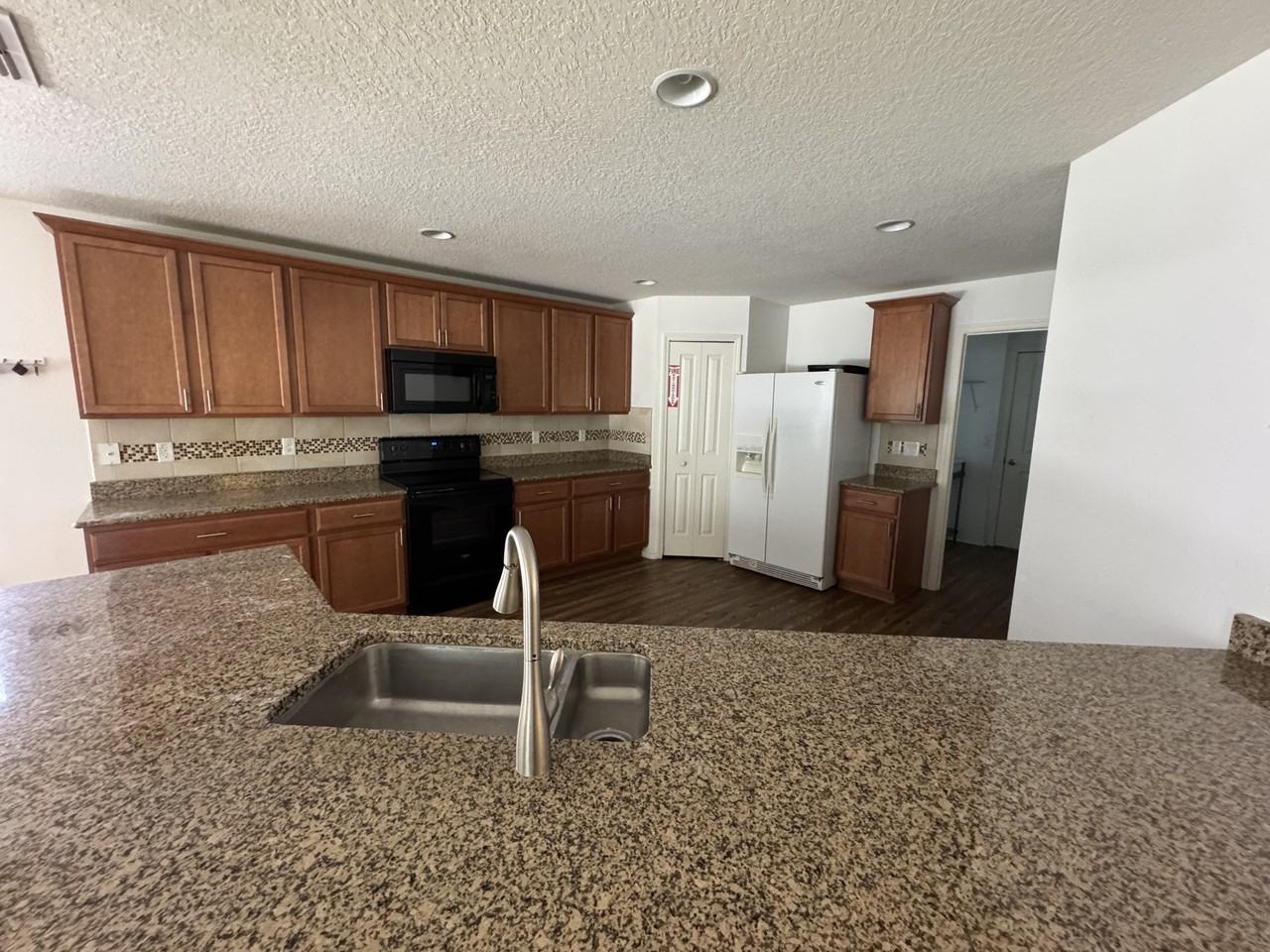 4702 Blue Diamond St - Photo 7 of 22