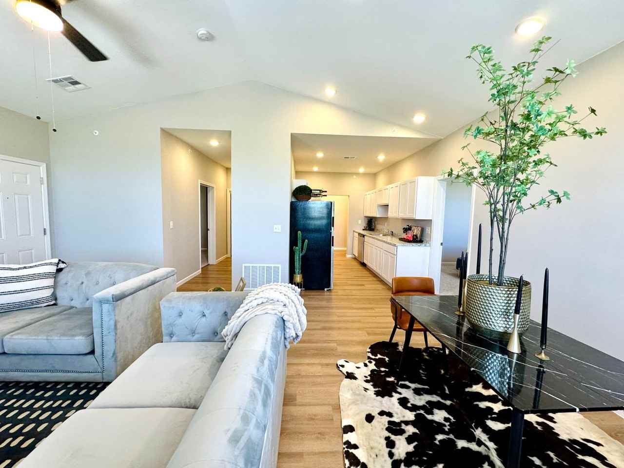 Sundance III - Photo 3 of 49