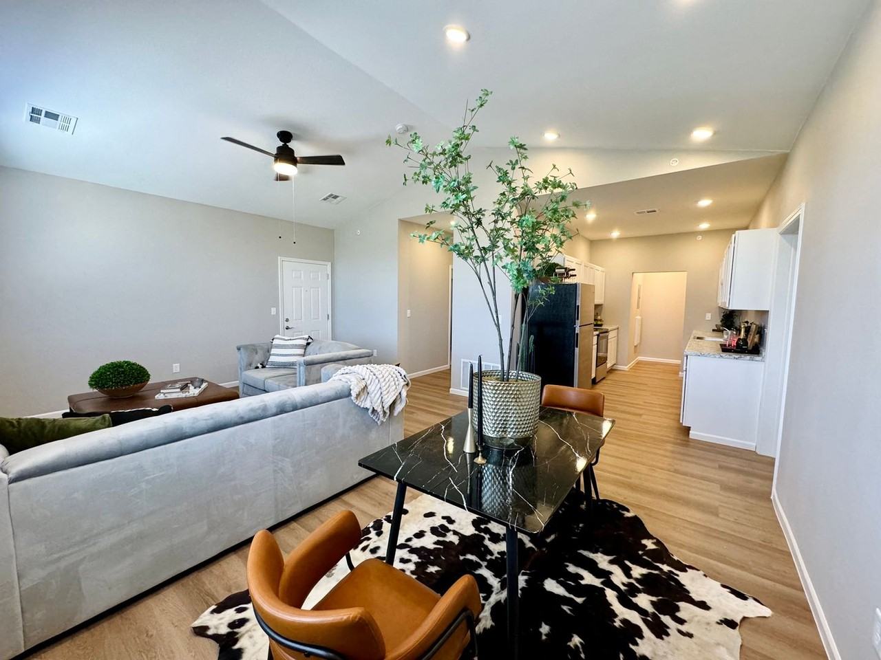 Sundance III - Photo 5 of 49