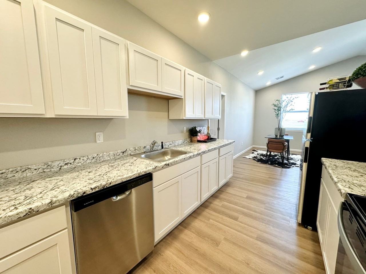 Sundance III - Photo 7 of 49