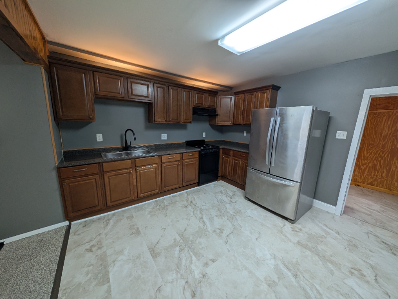 32 Platt St #B - Photo 3 of 13