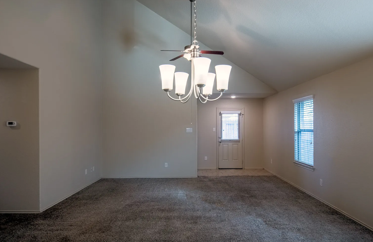 19115 Warlander Ct - Photo 4 of 12