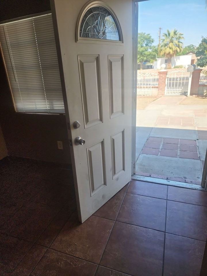 301 San Lucas St - Photo 3 of 18