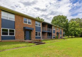 featured image of 305 N Robinson Cir