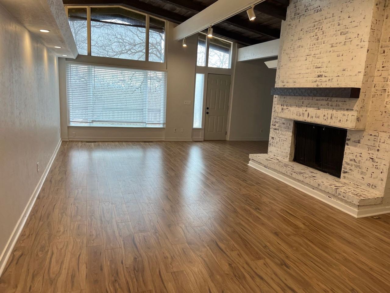 28242 S Lovers Ln - Photo 4 of 43