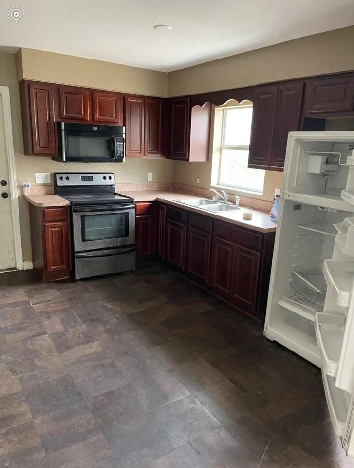 205 Adams St #NA - Photo 7 of 9