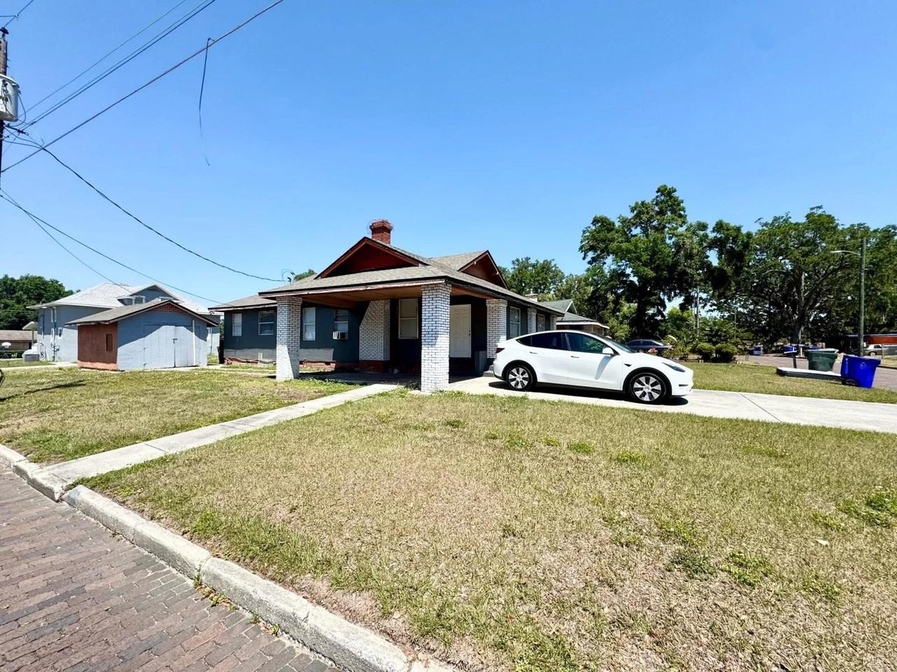 1047 Sycamore St #NA - Photo 3 of 16