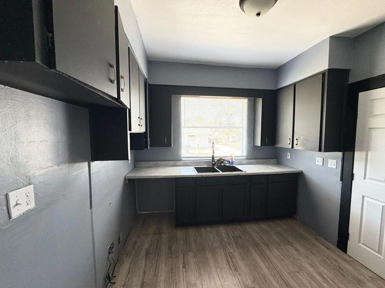 1047 Sycamore St #NA - Photo 7 of 16