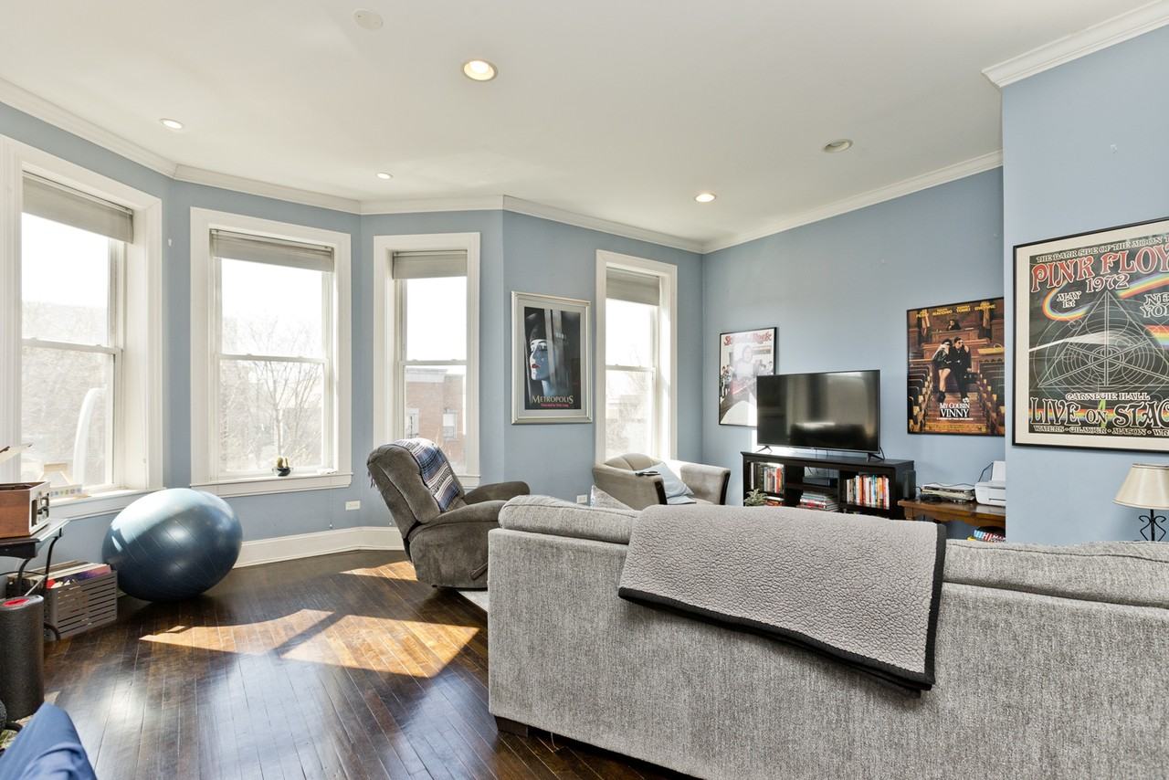 1037 S Racine Ave #3F - Photo 2 of 10