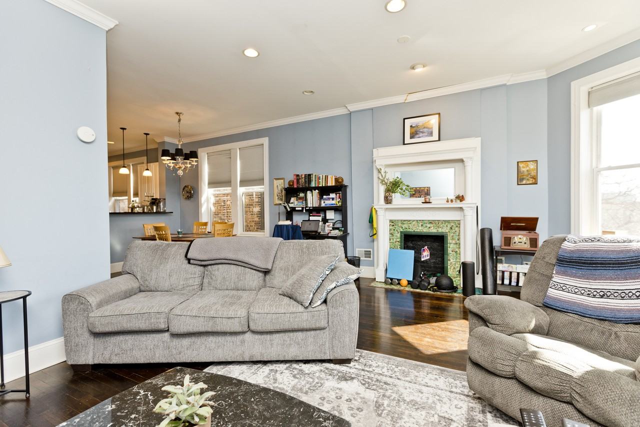 1037 S Racine Ave #3F - Photo 3 of 10