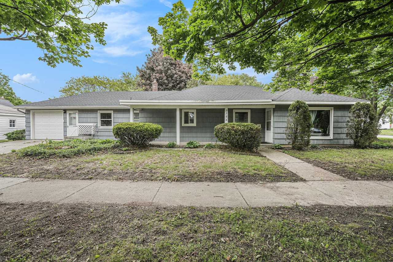2566 Spring Ave Ne #NA - Photo 2 of 17
