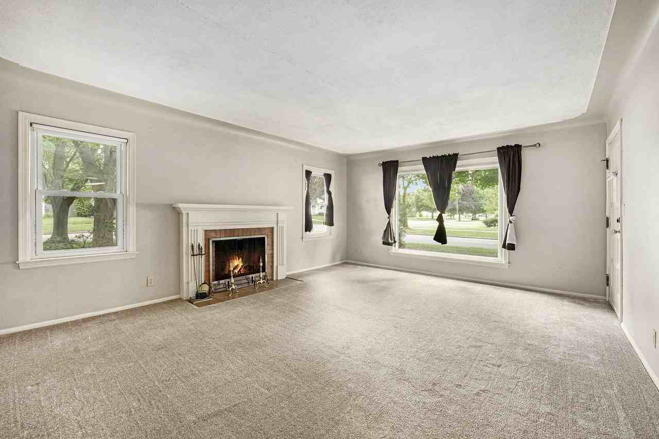 2566 Spring Ave Ne #NA - Photo 3 of 17