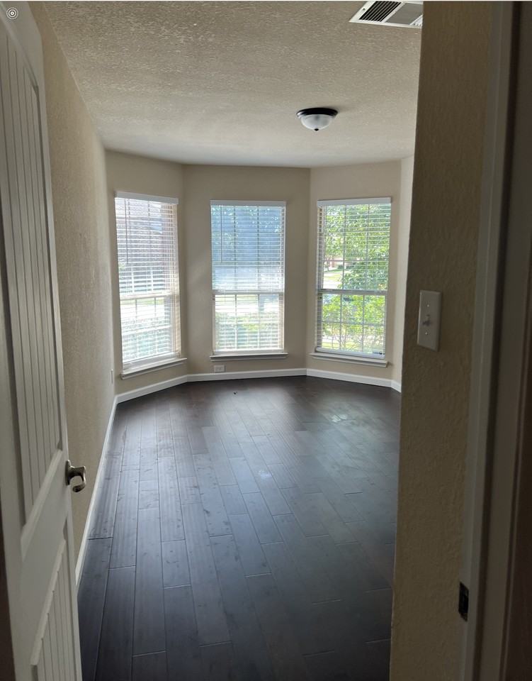 1501 Applegate Way #NA - Photo 5 of 20