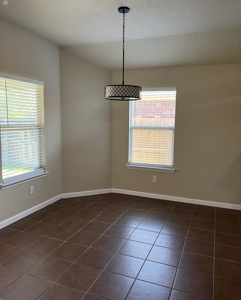 1501 Applegate Way #NA - Photo 6 of 20