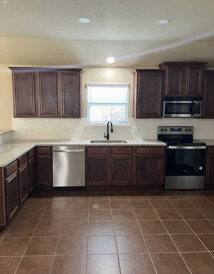 1501 Applegate Way #NA - Photo 2 of 20